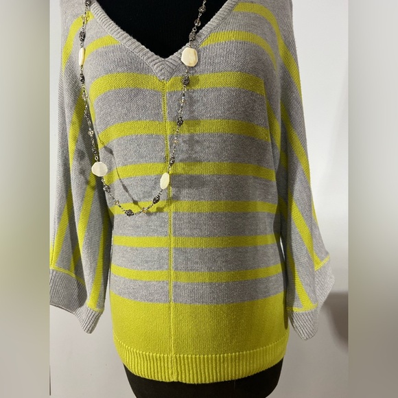Chic V-Neck Striped Sweater - Gray and Yellow - Picture 3 of 8